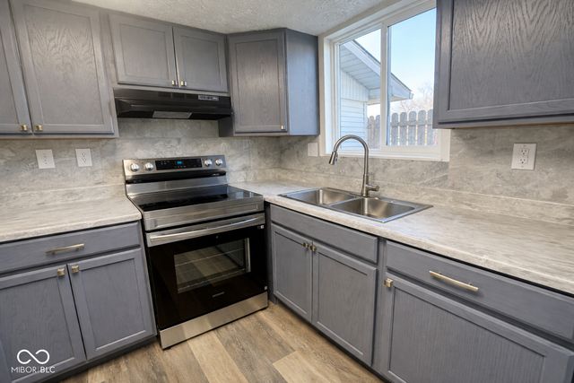 2872 Two Worlds Drive, Columbus, IN 47201