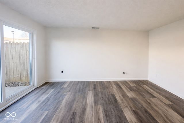 2872 Two Worlds Drive, Columbus, IN 47201