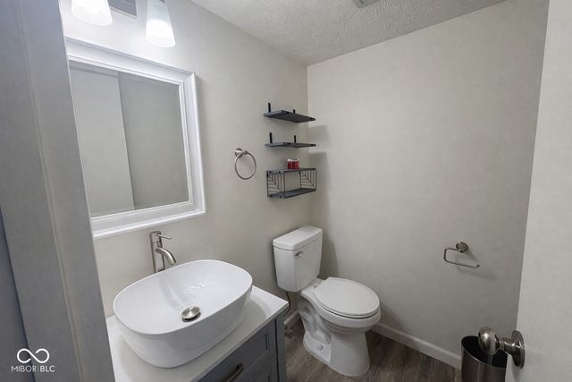 2872 Two Worlds Drive, Columbus, IN 47201