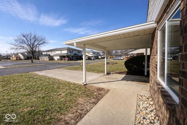 2872 Two Worlds Drive, Columbus, IN 47201