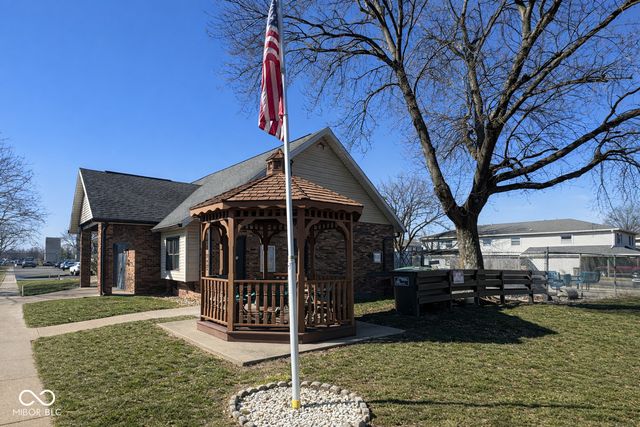 2872 Two Worlds Drive, Columbus, IN 47201