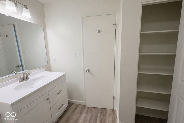 2872 Two Worlds Drive, Columbus, IN 47201