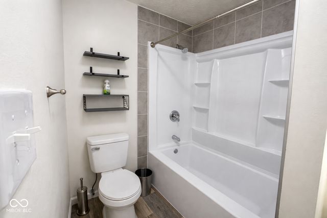 2872 Two Worlds Drive, Columbus, IN 47201