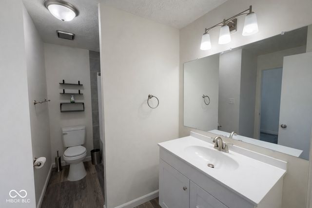 2872 Two Worlds Drive, Columbus, IN 47201