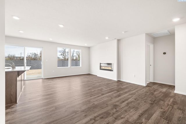 11316 Buckingham Dr, Pasco, WA 99301