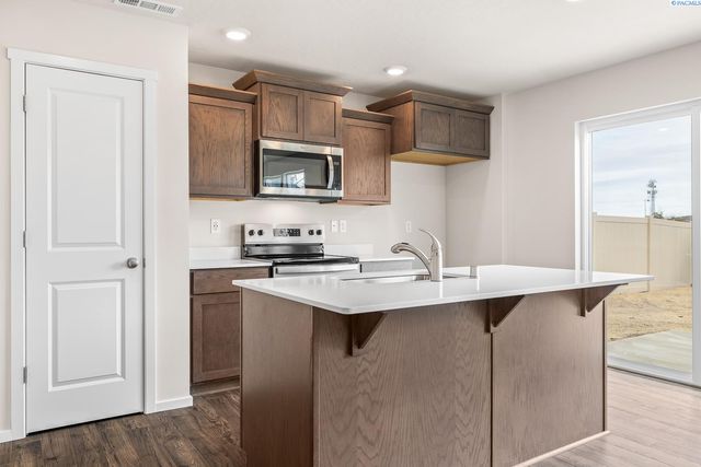 11316 Buckingham Dr, Pasco, WA 99301