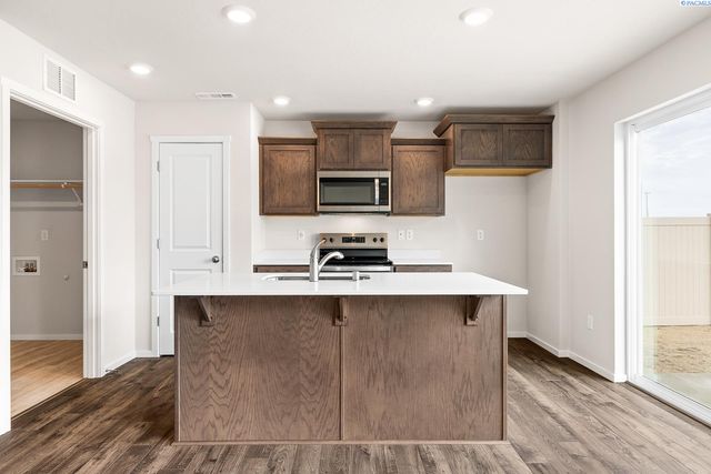 11316 Buckingham Dr, Pasco, WA 99301