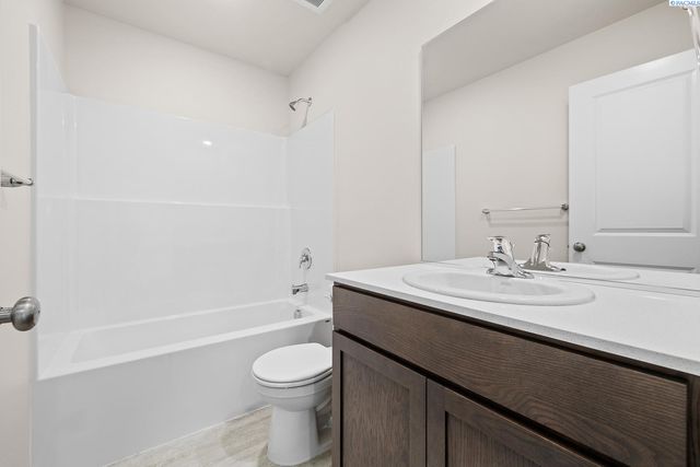 11316 Buckingham Dr, Pasco, WA 99301