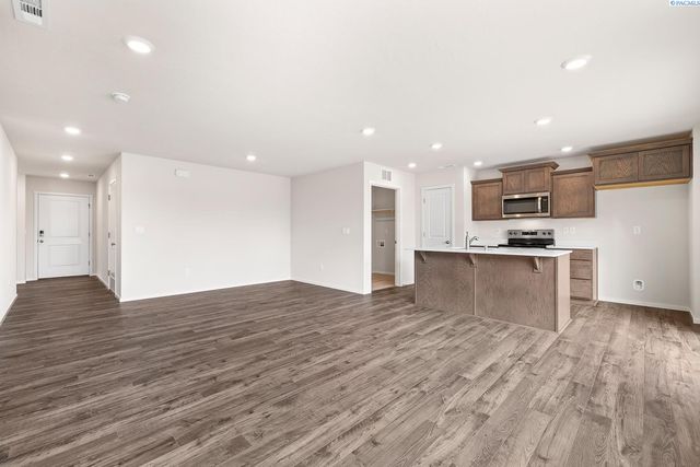 11316 Buckingham Dr, Pasco, WA 99301