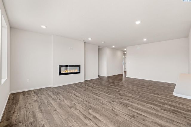 11316 Buckingham Dr, Pasco, WA 99301