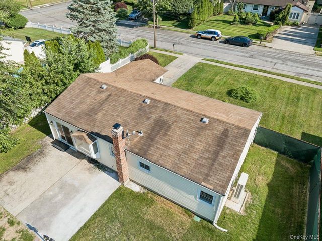 98 Rose Place, Selden, NY 11784