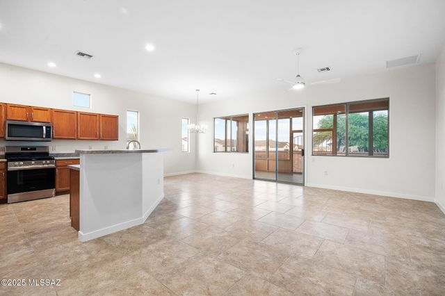 88 N Kokomo Drive, Green Valley, AZ 85614