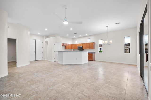 88 N Kokomo Drive, Green Valley, AZ 85614