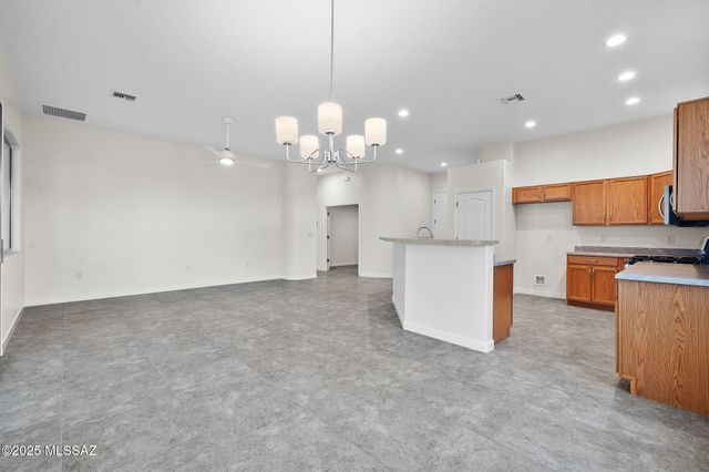 88 N Kokomo Drive, Green Valley, AZ 85614