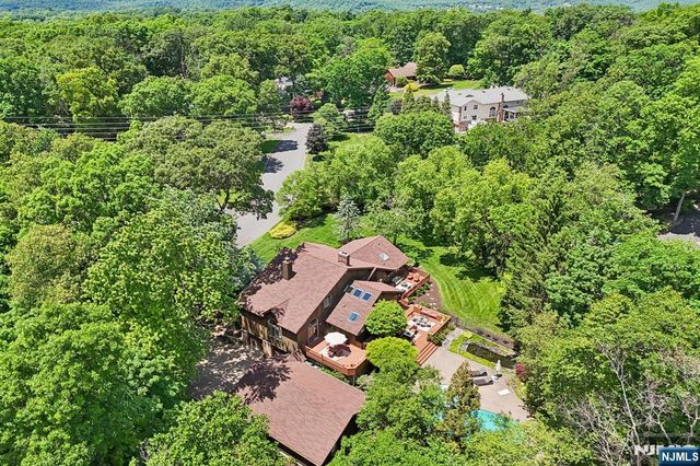 741 Natures Way, Franklin Lakes, NJ 07417