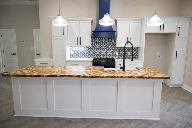 8116 Kanis Pines Drive, Little Rock, AR 72204