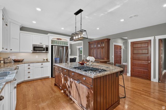 3226 E MARTHAS CV, Cottonwood Heights, UT 84093