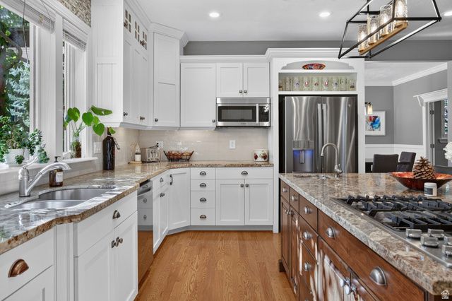 3226 E MARTHAS CV, Cottonwood Heights, UT 84093