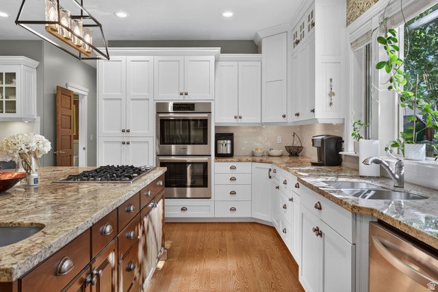 3226 E MARTHAS CV, Cottonwood Heights, UT 84093