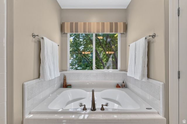 3226 E MARTHAS CV, Cottonwood Heights, UT 84093