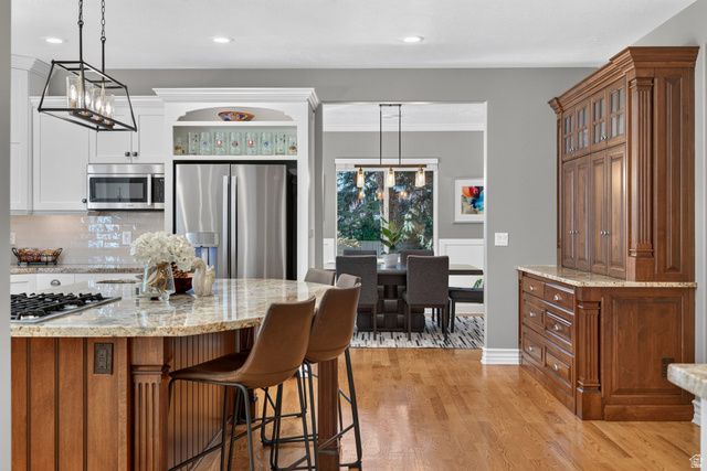 3226 E MARTHAS CV, Cottonwood Heights, UT 84093