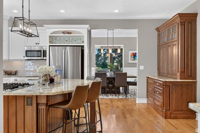 3226 E MARTHAS CV, Cottonwood Heights, UT 84093