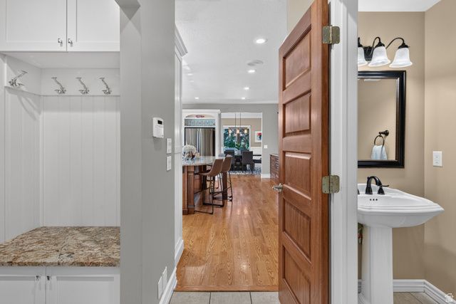 3226 E MARTHAS CV, Cottonwood Heights, UT 84093