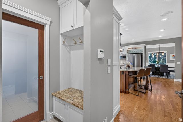 3226 E MARTHAS CV, Cottonwood Heights, UT 84093