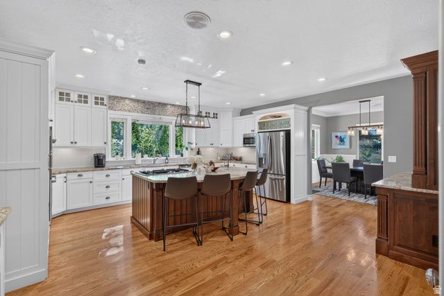 3226 E MARTHAS CV, Cottonwood Heights, UT 84093