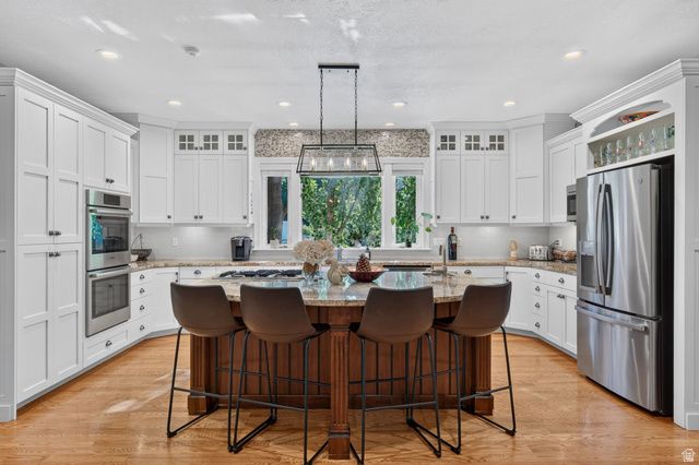 3226 E MARTHAS CV, Cottonwood Heights, UT 84093