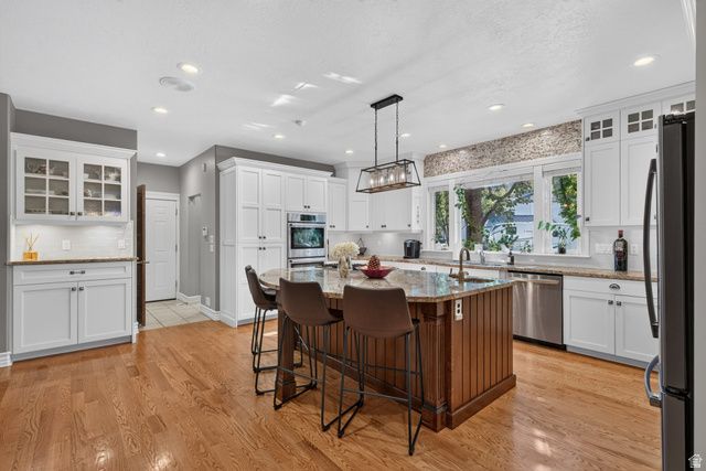 3226 E MARTHAS CV, Cottonwood Heights, UT 84093