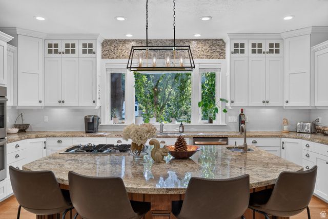 3226 E MARTHAS CV, Cottonwood Heights, UT 84093