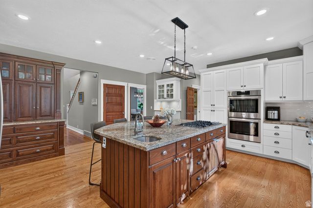 3226 E MARTHAS CV, Cottonwood Heights, UT 84093