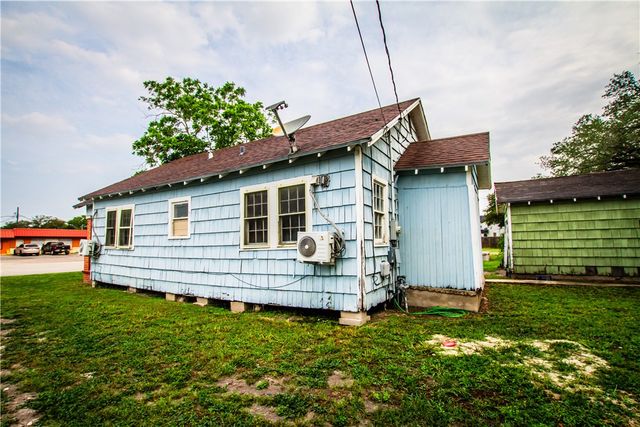 417 South San Patricio, Sinton, TX 78387