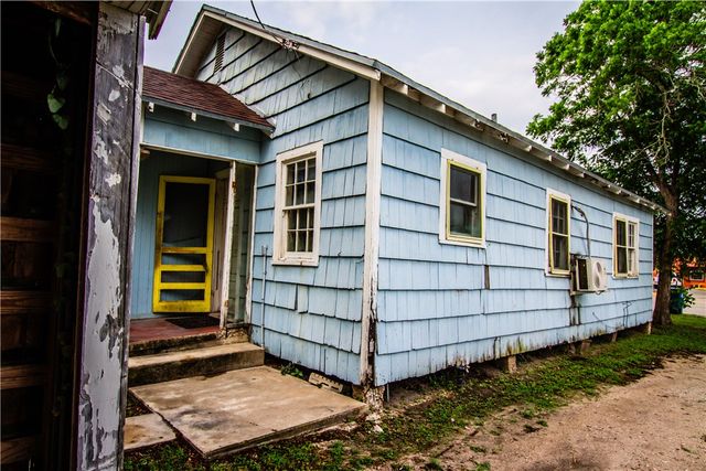417 South San Patricio, Sinton, TX 78387
