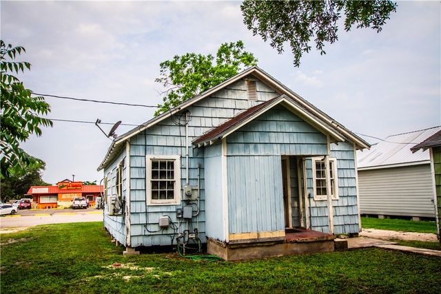 417 South San Patricio, Sinton, TX 78387