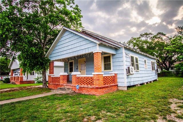 417 South San Patricio, Sinton, TX 78387