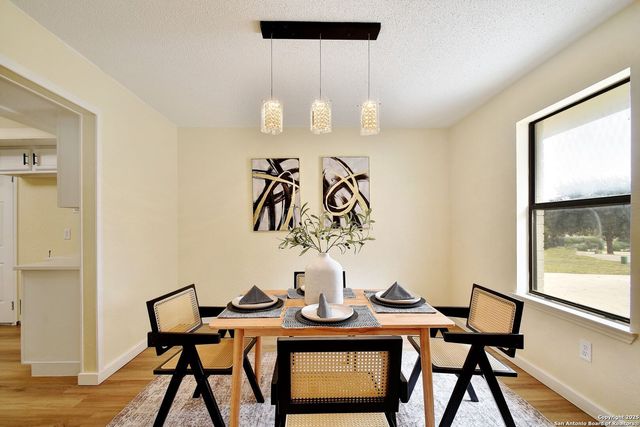 300 Ridge Crest Dr, Seguin, TX 78155