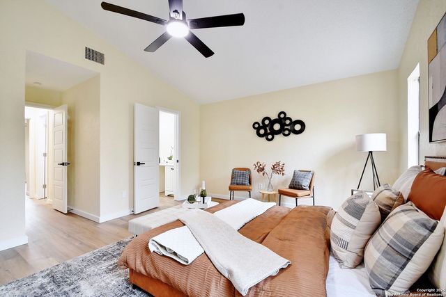 300 Ridge Crest Dr, Seguin, TX 78155