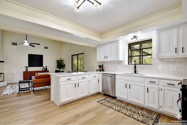 300 Ridge Crest Dr, Seguin, TX 78155