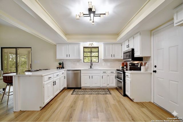 300 Ridge Crest Dr, Seguin, TX 78155