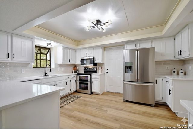 300 Ridge Crest Dr, Seguin, TX 78155