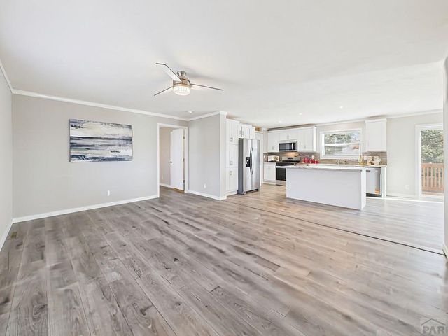 105 E Cellini Dr, Pueblo, CO 81007