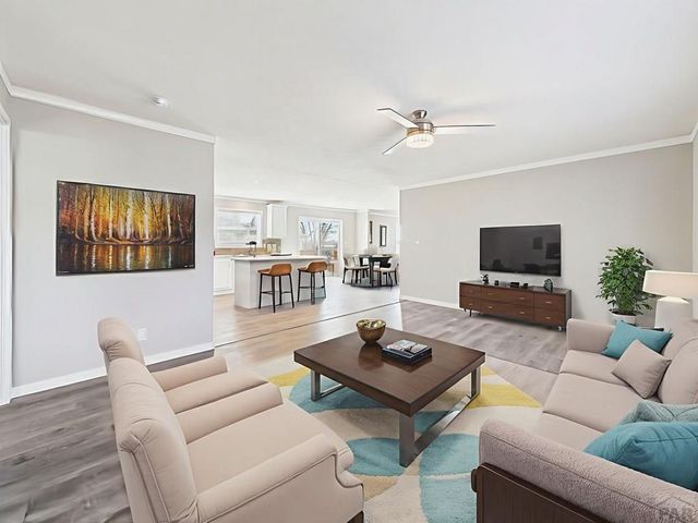 105 E Cellini Dr, Pueblo, CO 81007