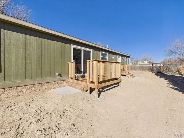 105 E Cellini Dr, Pueblo, CO 81007