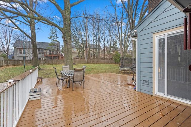 3502 NW Lake Drive, Lee's Summit, MO 64064