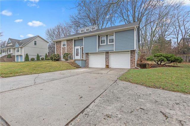 3502 NW Lake Drive, Lee's Summit, MO 64064