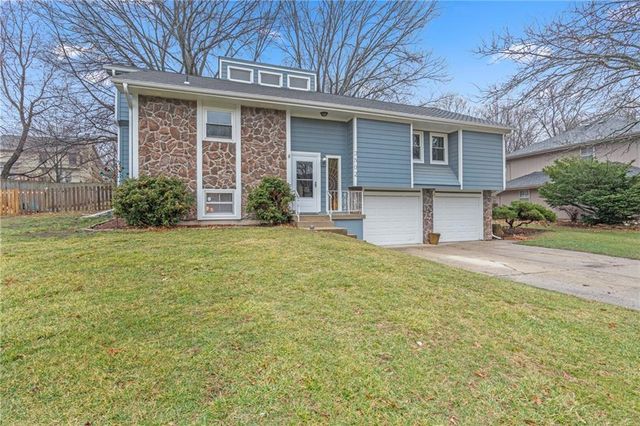 3502 NW Lake Drive, Lee's Summit, MO 64064