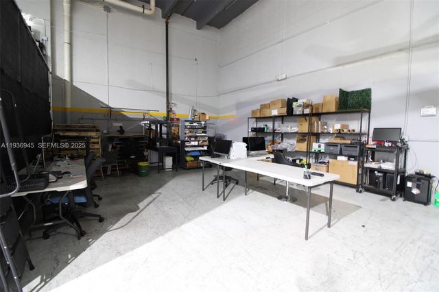 8217 NW 30th Ter, Doral, FL 33122