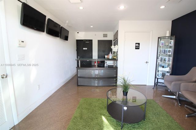 8217 NW 30th Ter, Doral, FL 33122